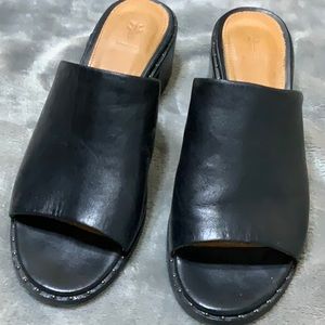 Frye black leather Sandal
